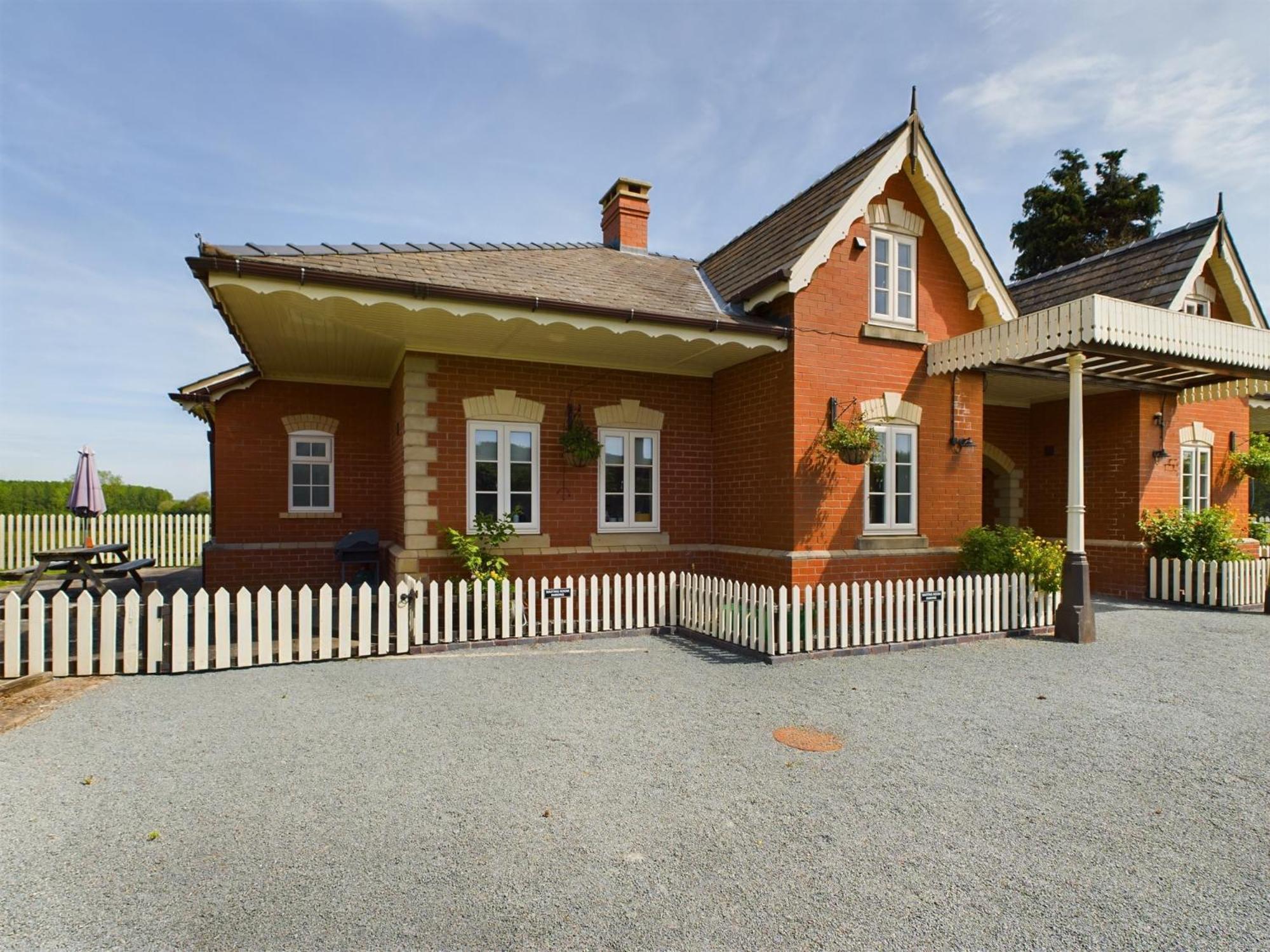 The Waiting Room, Stoke Edith Station, Tarrington Hereford Exterior foto